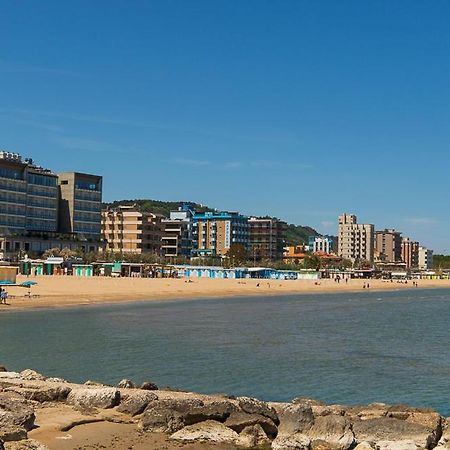 Zara D'Amare A Pesaro 10 Metri Dalla Spiaggia By Yohome Luaran gambar