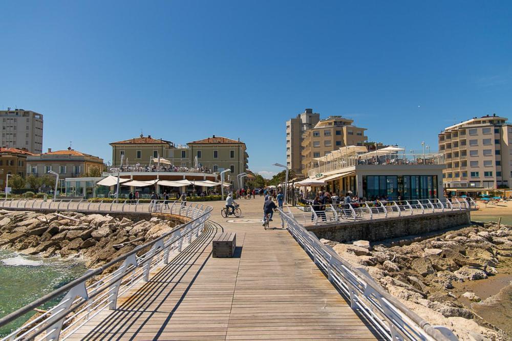 Zara D'Amare A Pesaro 10 Metri Dalla Spiaggia By Yohome Luaran gambar